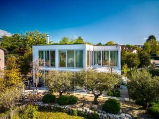 Villa Serenity Sustainable Luxury Retreat by GuestLee - Preverenges - 9