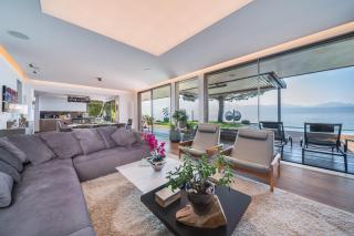 Lausanne area Luxurious 4-Bedroom Villa on the Lake by GuestLee - Pully - 1