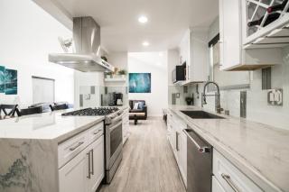 5 Bedrooms - Newport Beach - 2