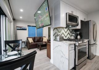 5 Bedrooms - Newport Beach - 5