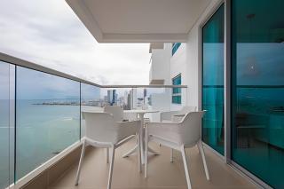 Laurdhomes Lujoso Apto Piso 28 frente al mar, 2BTH - 1