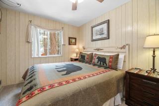 Sky Krest - Located on a quiet street in the middle of town, Games! Pool table! - 2