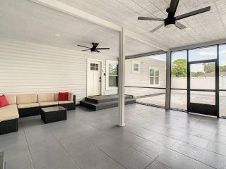 Cozy Getaway Home - near Siesta Key Beach - Sarasota - 5