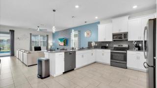 Last Minute Disney Getaway! Private Pool, Hot Tub & Games Room. Book Now! #91325 - Kissimmee - 1