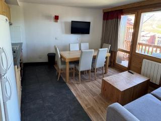 Confortable 3 Pièces au Pied des Pistes - Piscine, WiFi et Animaux Admis - FR-1-181-2817 - La Plagne Tarentaise - 9