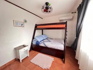 Hermosa Casa con Piscina Privada en Punta Leona - Granadilla - 1