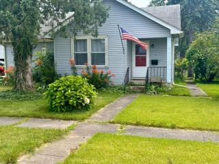 Blue Birdhouse - Indiana Dunes - Pet Friendly - Chesterton - 9