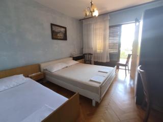 4 bedrooms Apartment 50-70m to the Sea Dramalj until 11 people - 2