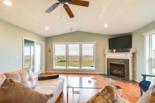 Beachfront Westport Home with Deck! - Westport - 9