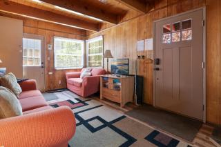 Chateau Rouge - Walk to Lake & Village, AC, Pet Friendly! - Big Bear Lake - 4