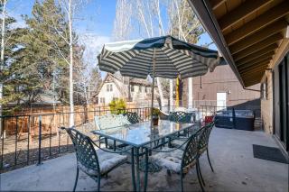 Wanderlust - Hot Tub, Foosball, Ping Pong, Walk to Lake & Village! - Big Bear Lake - 0