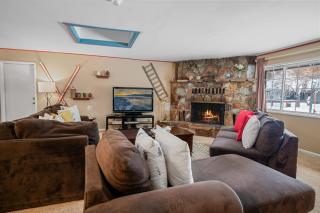 Wanderlust - Hot Tub, Foosball, Ping Pong, Walk to Lake & Village! - Big Bear Lake - 7