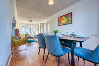 Spacious 3BR Home with Driveway Near NEC & Airport - Birmingham - 8