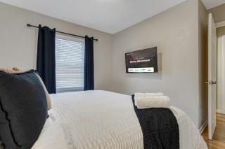 Bonny Adventure Downtown w Hot Tub & Fire Pit - Colorade Springs - 1