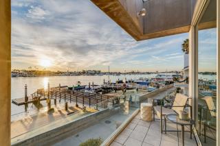 Waterfront Oasis w Pier Parking & Beach on Island - Balboa Island - 0