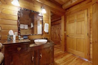 Red Lantern Lodge - Sylva - 1