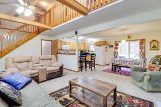 Pet-Friendly Pocono Lake Oasis with Game Room! - Pocono Lake - 5