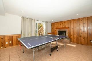 Cozy 4 BD Retreat w Free Parking - 2