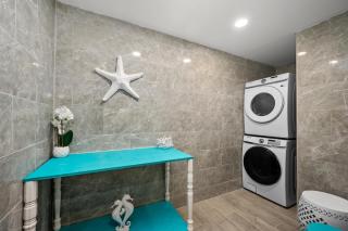 Houston Heights 2BR Getaway with Pool & Free Park - 9