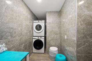 Houston Heights 2BR Getaway with Pool & Free Park - 2