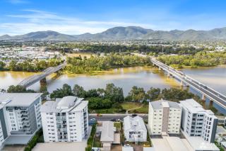 Victorias Parade - 1