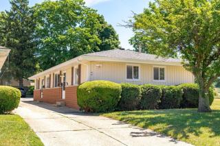 Akron 2 Bed & 1 Bath Close to everything - Akron - 6