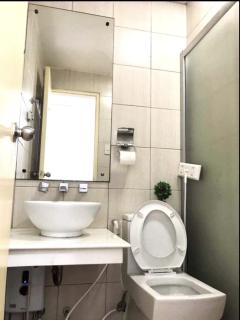 Stylish Malate City Hub at Birch Tower - 3