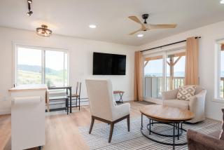 Modern Suite with Panoramic Views - 2