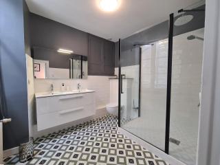 Chambre spacieuse avec grand lit et salle d'eau privée, petit-déjeuner inclus - Châteauroux - FR-1-591-601 - Châteauroux - 9
