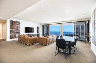 Circle on Cavill 2, 3, 4 & 5 Bedroom SkyHomes & SUB PENTHOUSES by Gold Coast Holidays - 4