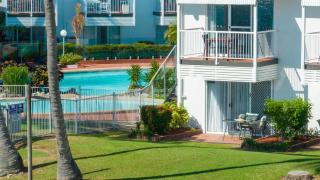 Indulge Beachfront at Dolphin Heads Resort - Lousha Bach - Eimeo - 1