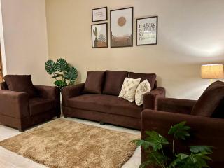 Downtown - Freshly done 2 BHK near Airport - 5