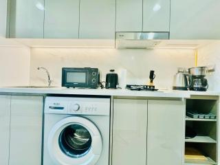 Venduras - Modern Chic Studio in Azizi Riviera - Dubai - 4