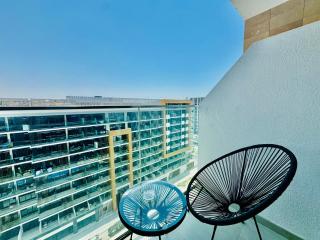 Venduras - Modern Chic Studio in Azizi Riviera - Dubai - 5