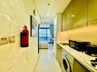 Venduras - Modern Chic Studio in Azizi Riviera - Dubai - 6