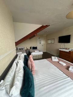 The Wheatley Hotel - 2