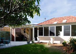 Home Away From Home - 3 Bedroom House Sleeps 6 - Parking - Sydney - 0