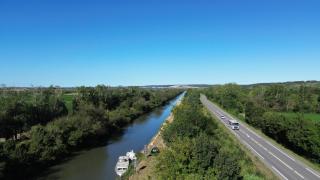 BATEAU - Jolie pénichette sur région touristique. - Bellegarde - 1