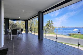 Expansive Myall River Views - 9