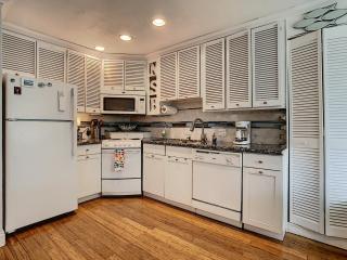 ~ Fish Cottage ~ NSB Sanctuary Pool Courtyard View Coronado Arms B11 - New Smyrna Beach - 6
