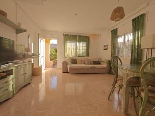 Dúplex mediterráneo con piscina y cenador - 3