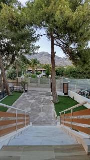 House with a pool, 2' from the beach - 6