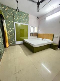Adiyogi homestay wid roof top terrace garden - Varanasi - 2