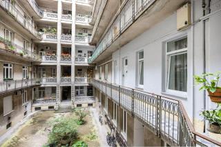 Studio Apartment in heart of Bartok Bela Boulevard - Budapest - 1