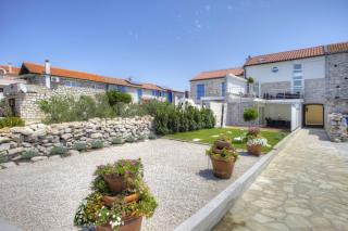 Waterfront Home - Villa Sailor's Delight - Betina - 1