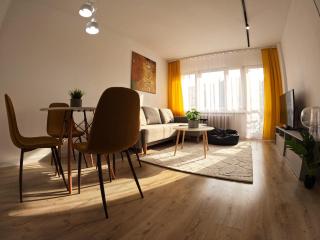 Big and sunny KLIMT APT with super king size bed, comfy office, 3 beds 6 person - Kattowitz - 5