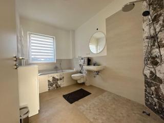 4 Zimmer im Neubau Bungalow, Garten, Grillen, bis 9 Personen - 1