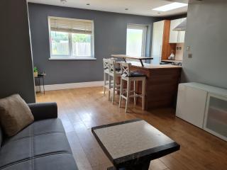 3 bedrooms Heathrow Free to Park - 1