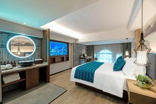 Mehood Lestie, Xiamen Zhongshan Road Pedestrian Street - 4