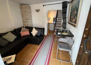 Tiny Spanish House - Casares - 4